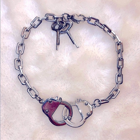 NWOT 🔑 CHUNKY 8.5” STAINLESS STEEL KEYS & FUNCTIONING HANDCUFFS LINK BRACELET - Picture 1 of 5